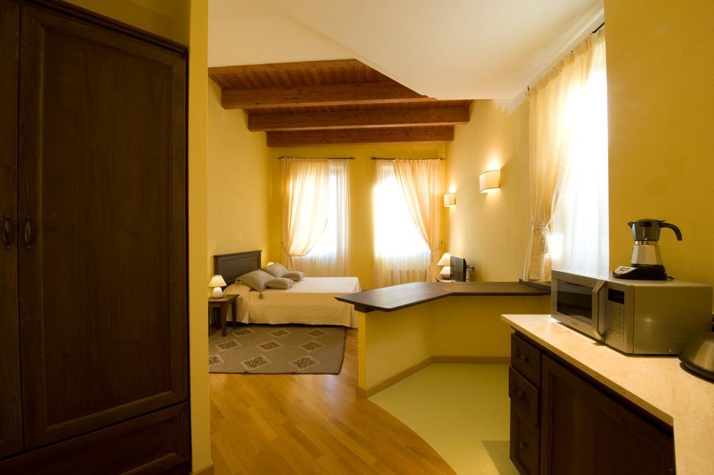 Piazza Azuni 18 Guest House Sassari Oda fotoğraf
