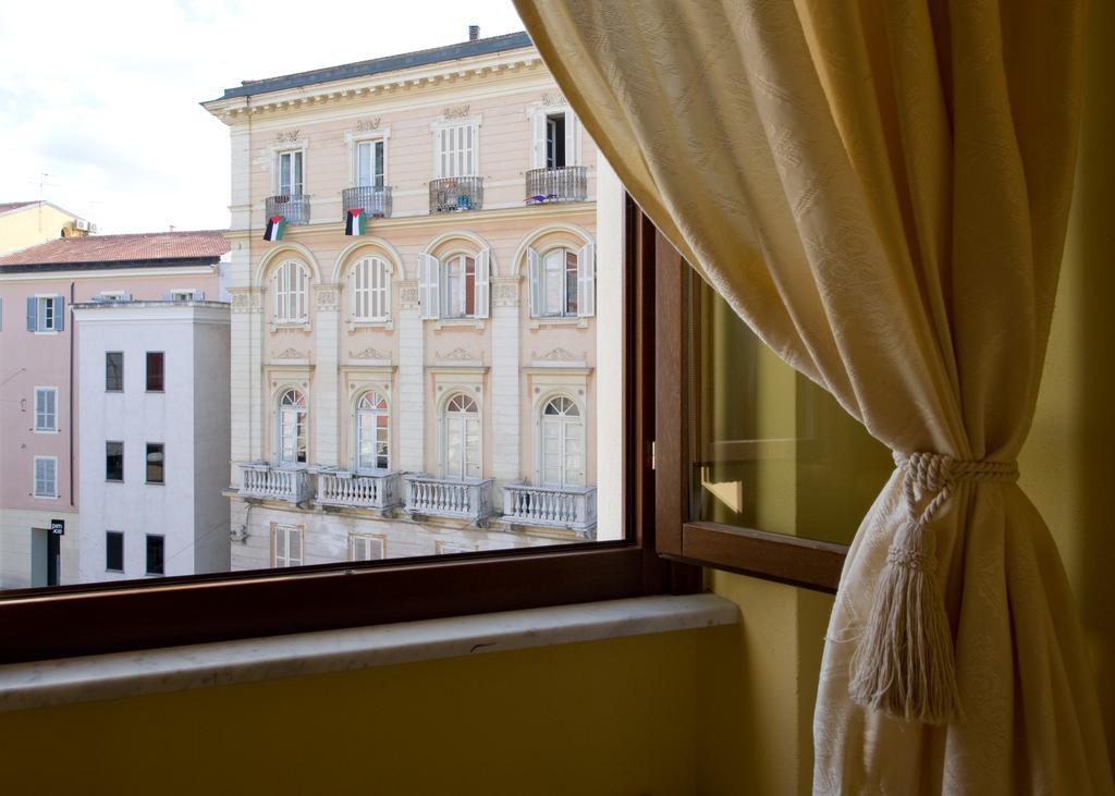 Piazza Azuni 18 Guest House Sassari Oda fotoğraf