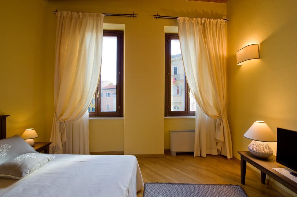 Piazza Azuni 18 Guest House Sassari Oda fotoğraf