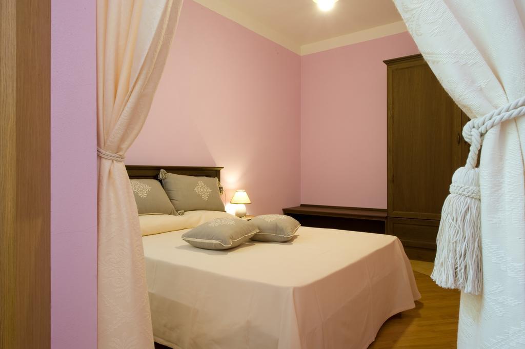 Piazza Azuni 18 Guest House Sassari Oda fotoğraf