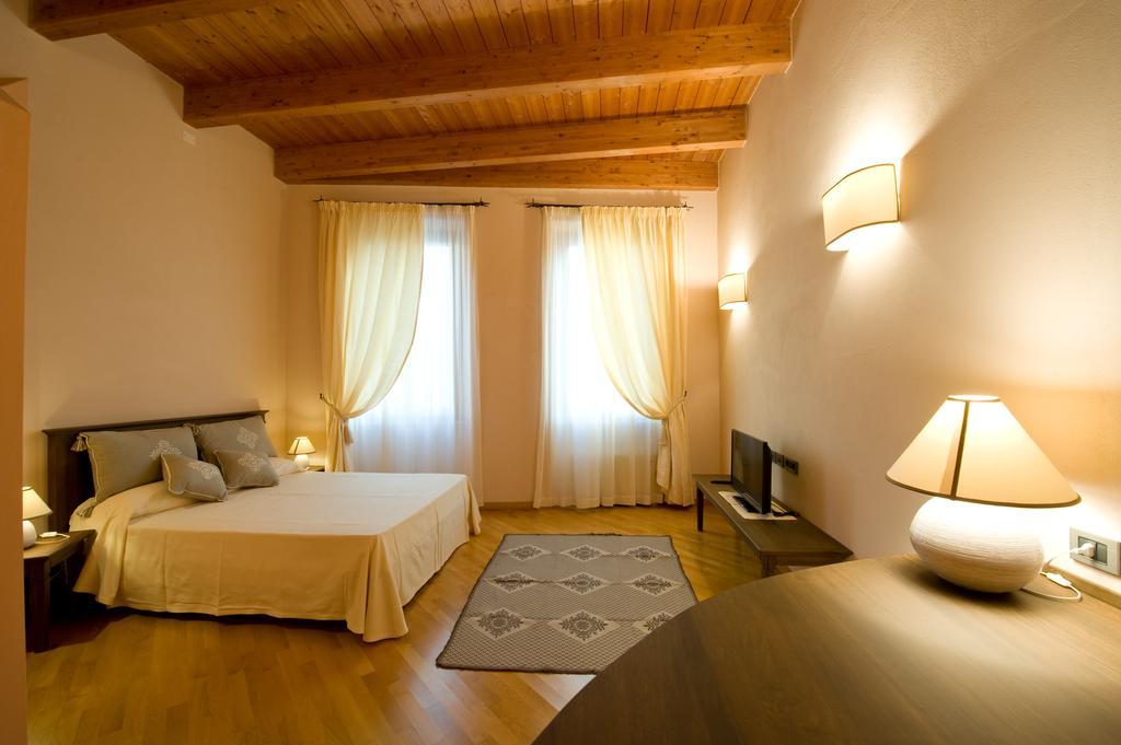 Piazza Azuni 18 Guest House Sassari Oda fotoğraf