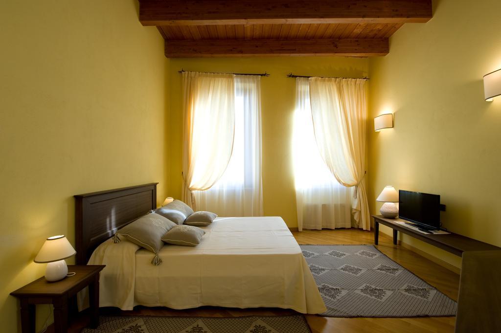 Piazza Azuni 18 Guest House Sassari Oda fotoğraf